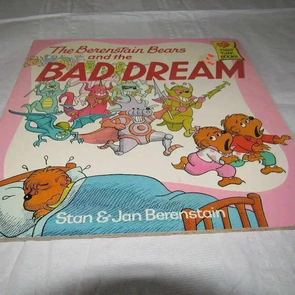 The Berenstain Bears and the BAD DREAM Color Illustrated Paperback Learning Read - Picture 1 of 3